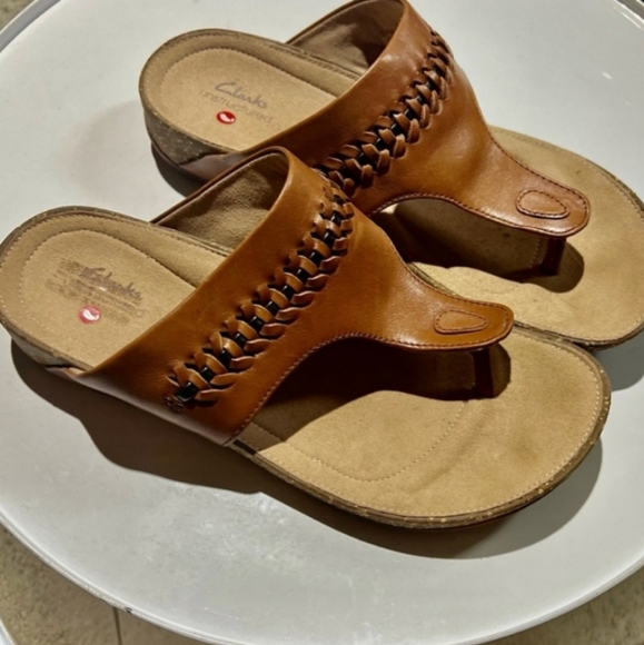 clarks thong sandals